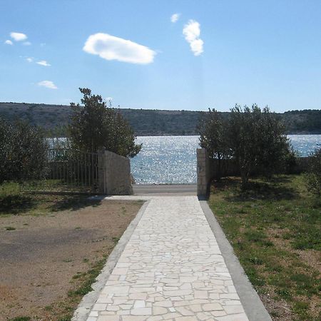 Apartments Frane-20M From Beach Barbat na Rabu Esterno foto
